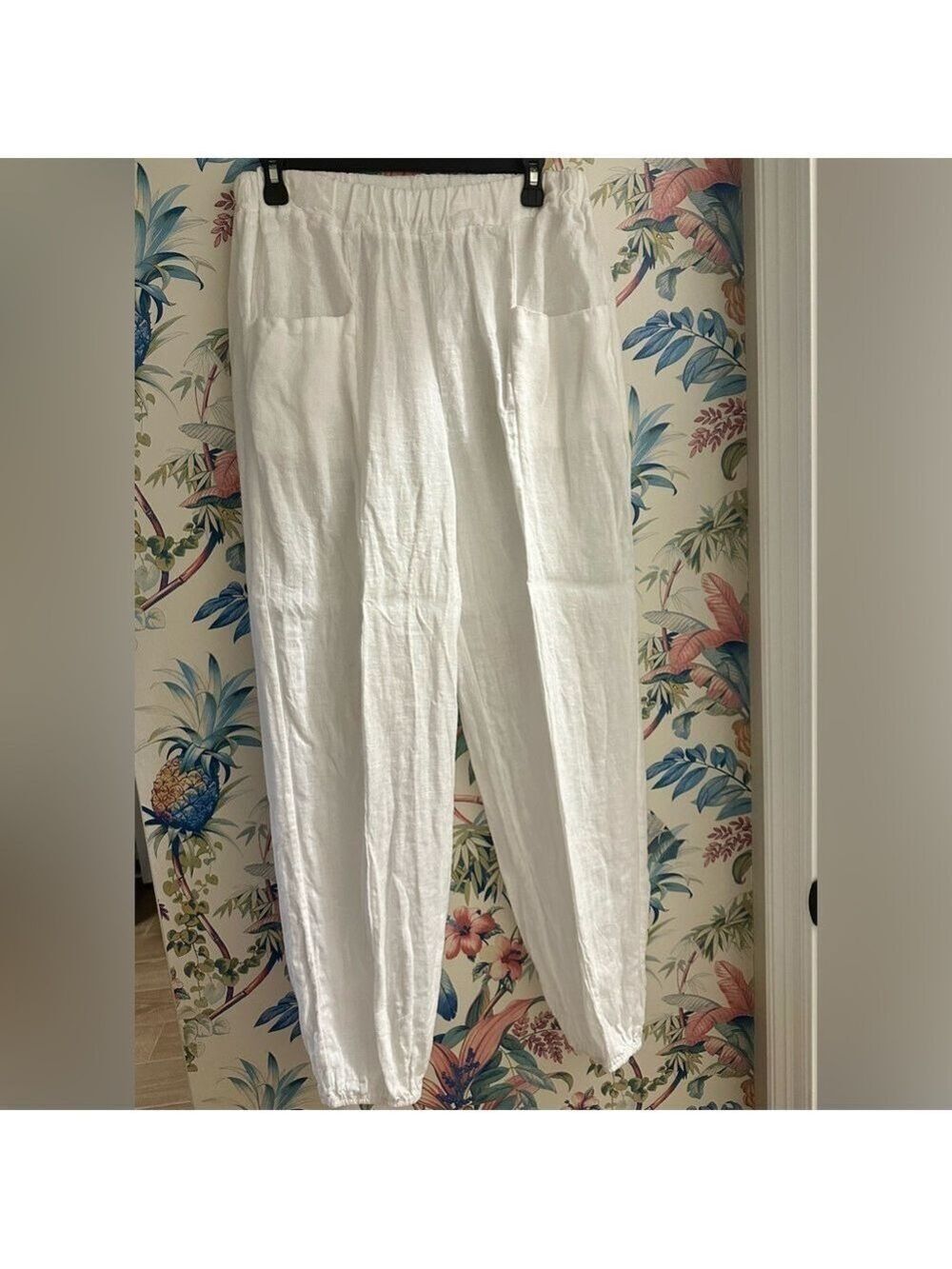 White Linen Pants from Italy. 2 front pockets, Elastic Waist and hem. Med/Large